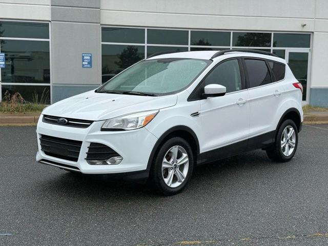 Photo of 2016 Oxford White Ford Escape