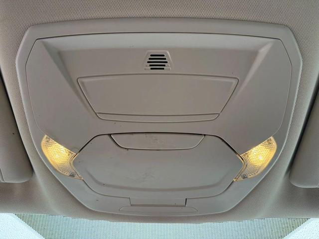 Photo of 2016 Oxford White Ford Escape