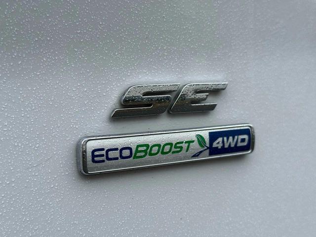 Photo of 2016 Oxford White Ford Escape