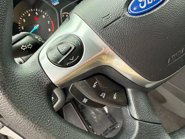 Photo of 2016 Oxford White Ford Escape