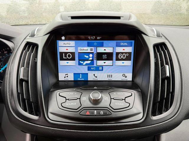 Photo of 2016 Oxford White Ford Escape