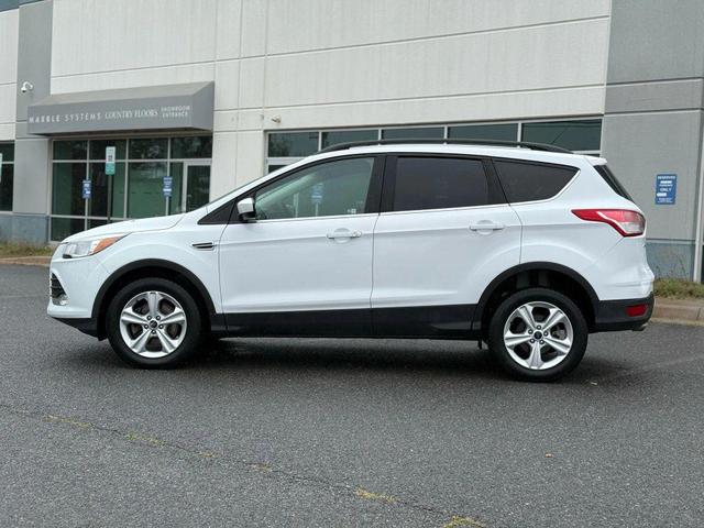 Photo of 2016 Oxford White Ford Escape