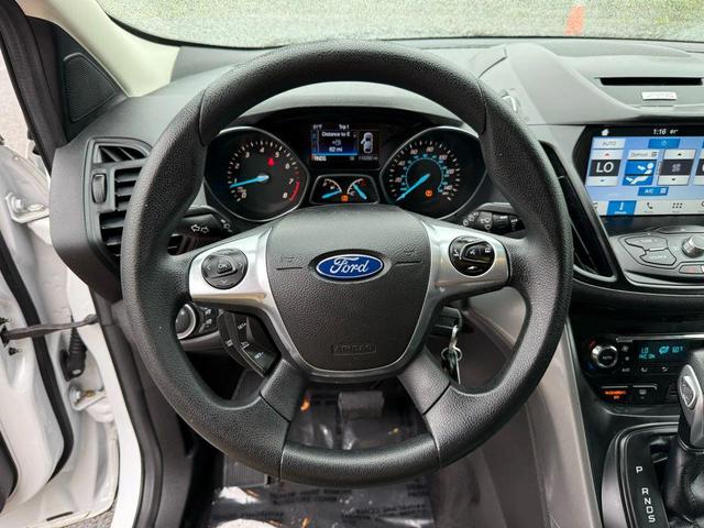 Photo of 2016 Oxford White Ford Escape