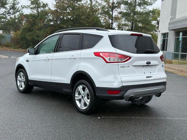 Photo of 2016 Oxford White Ford Escape