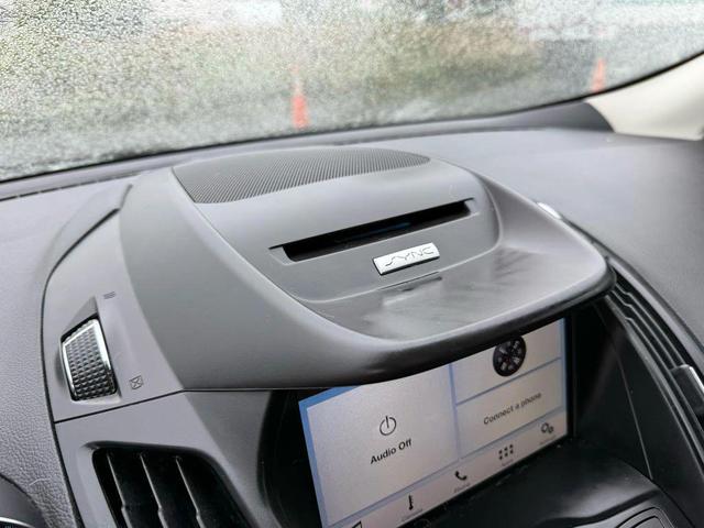 Photo of 2016 Oxford White Ford Escape