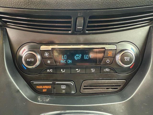 Photo of 2016 Oxford White Ford Escape