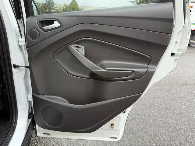 Photo of 2016 Oxford White Ford Escape