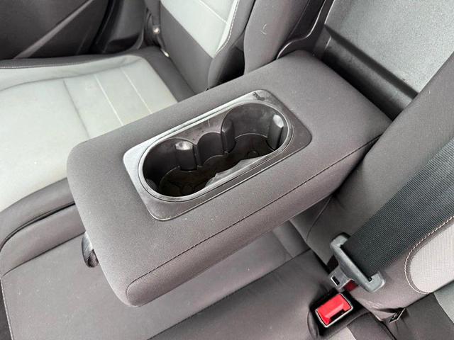 Photo of 2016 Oxford White Ford Escape