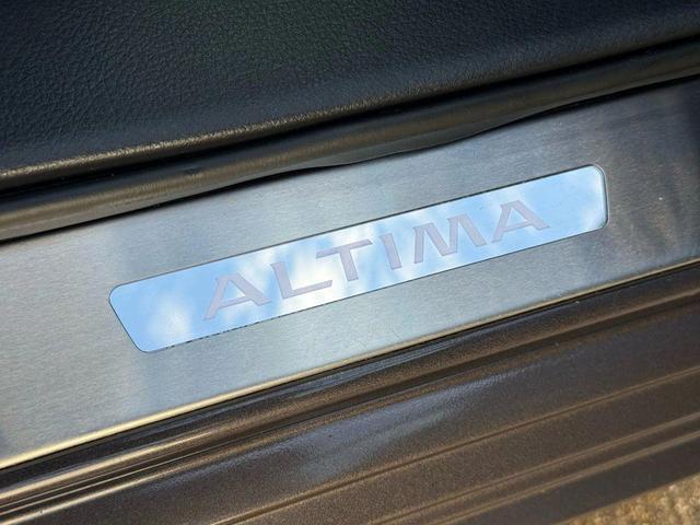 Photo of 2013 Java Metallic Nissan Altima