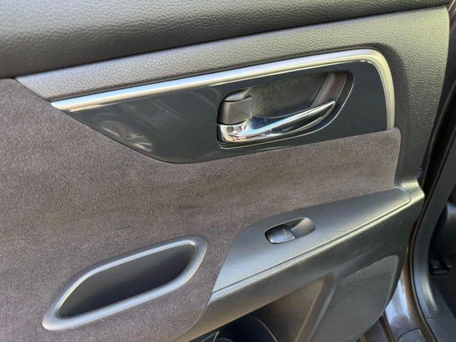 Photo of 2013 Java Metallic Nissan Altima