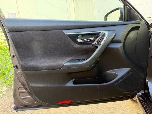 Photo of 2013 Java Metallic Nissan Altima