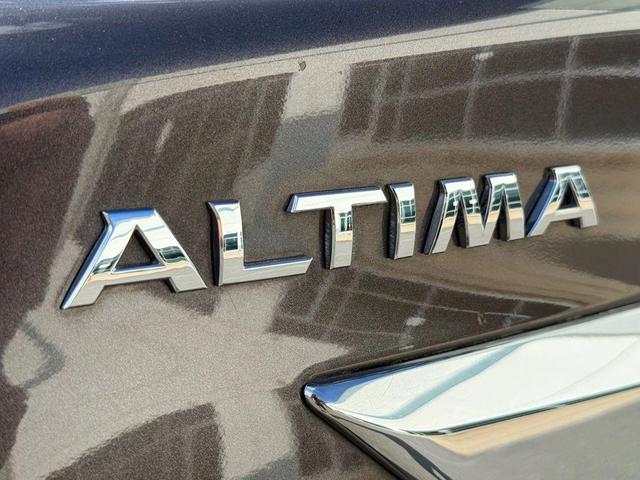Photo of 2013 Java Metallic Nissan Altima