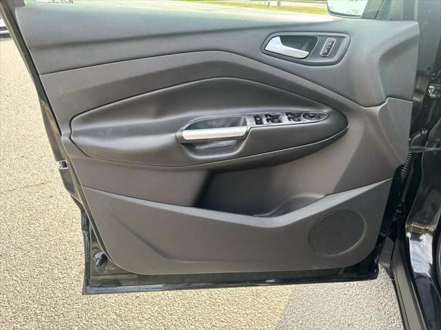 Photo of 2015 Tuxedo Black Ford Escape