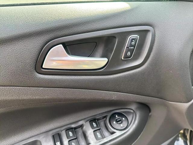 Photo of 2015 Tuxedo Black Ford Escape