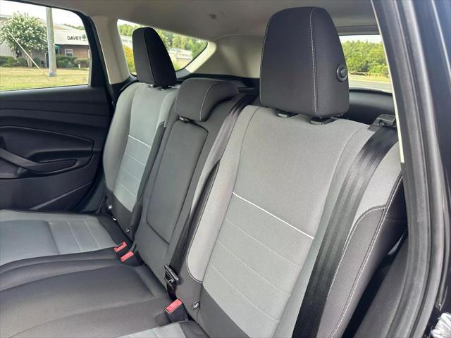 Photo of 2015 Tuxedo Black Ford Escape