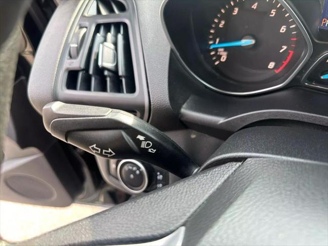 Photo of 2015 Tuxedo Black Ford Escape