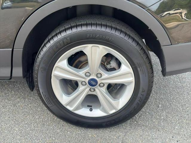 Photo of 2015 Tuxedo Black Ford Escape