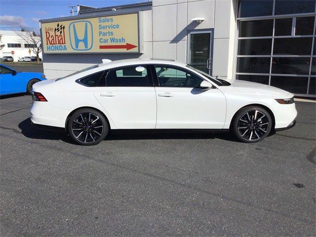 Photo of 2025 Platinum White Honda Accord Hybrid