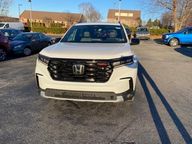 Photo of 2025 Platinum White Honda Pilot
