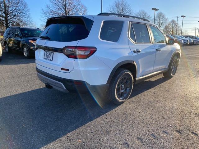 Photo of 2025 Platinum White Honda Pilot