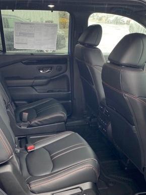 Photo of 2025 Platinum White Honda Pilot
