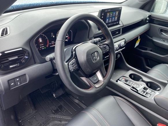 Photo of 2025 Platinum White Honda Pilot