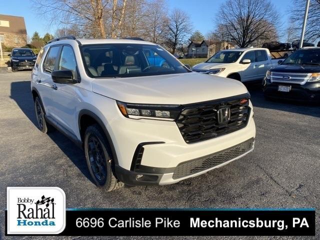 Photo of 2025 Platinum White Honda Pilot