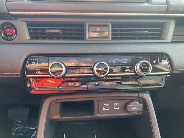 Photo of 2025 Platinum White Honda Pilot