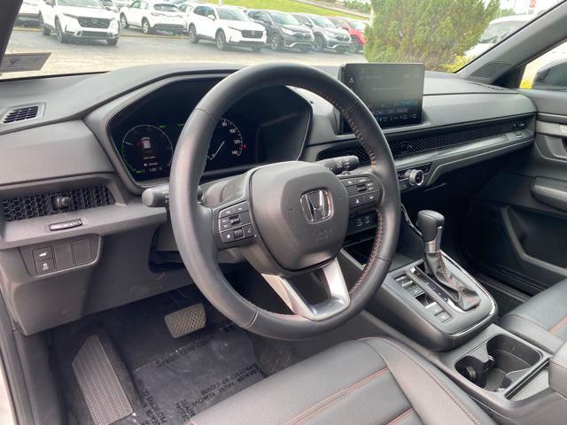 Photo of 2025 Platinum White Pearl Honda CR-V Hybrid