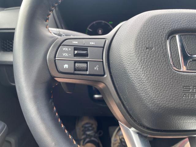 Photo of 2025 Platinum White Pearl Honda CR-V Hybrid