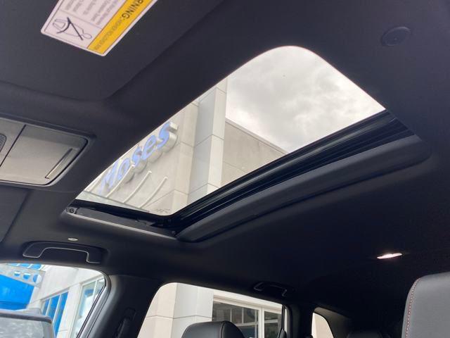 Photo of 2025 Platinum White Pearl Honda CR-V Hybrid