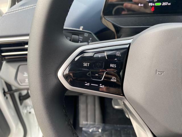 Photo of 2025 Opal White w/Black Roof Volkswagen ID.4