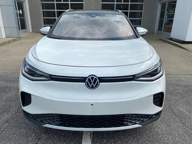 Photo of 2025 Opal White w/Black Roof Volkswagen ID.4