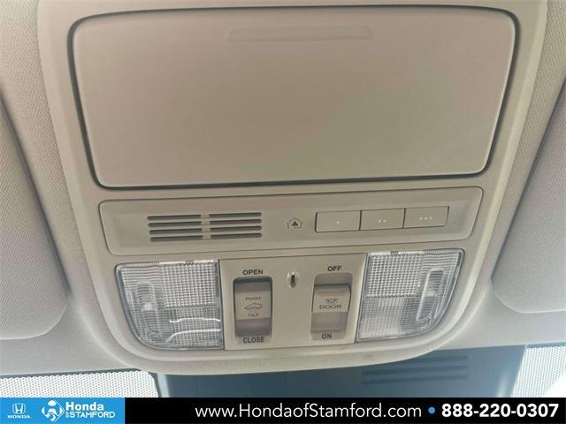 Photo of 2022 Platinum White Pearl Honda CR-V