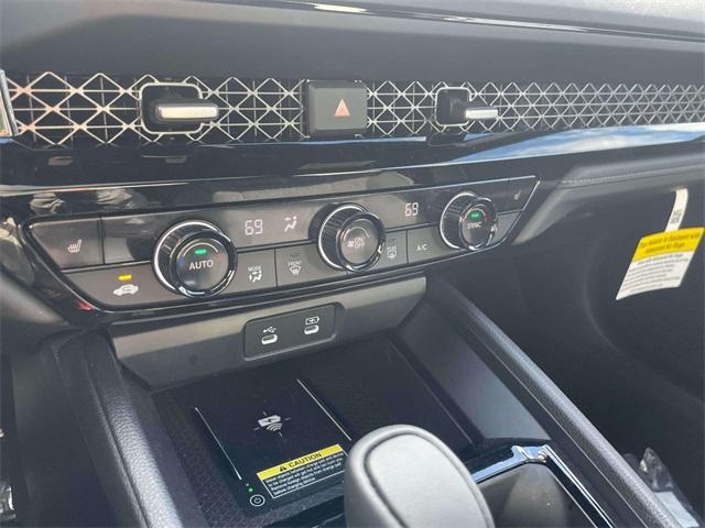 Photo of 2025 Platinum White Pearl Honda Accord Hybrid