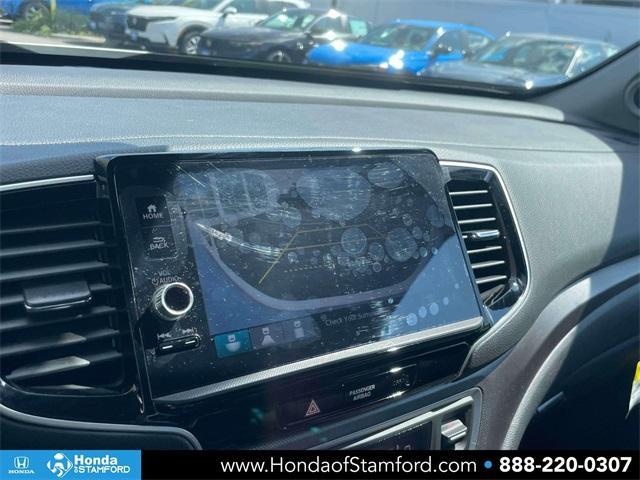 Photo of 2025 Platinum White Pearl Honda Ridgeline