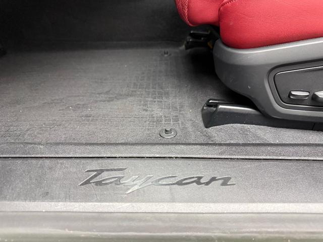 Photo of 2023 Jet Black Metallic Porsche Taycan