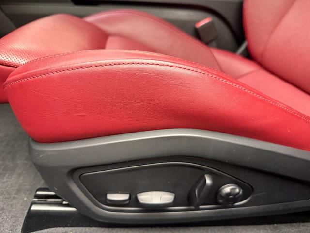 Photo of 2023 Jet Black Metallic Porsche Taycan