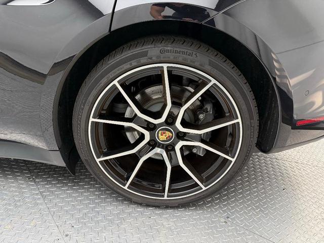 Photo of 2023 Jet Black Metallic Porsche Taycan