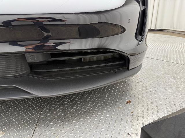Photo of 2023 Jet Black Metallic Porsche Taycan