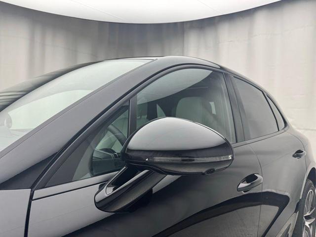 Photo of 2025 Black Porsche Macan