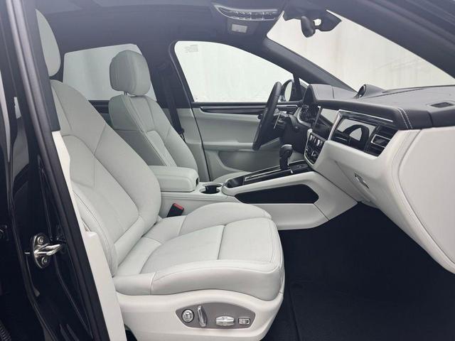 Photo of 2025 Black Porsche Macan