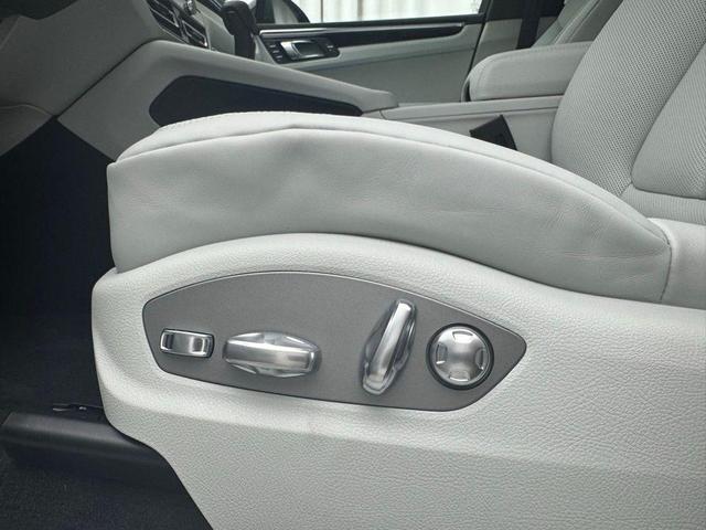 Photo of 2025 Black Porsche Macan