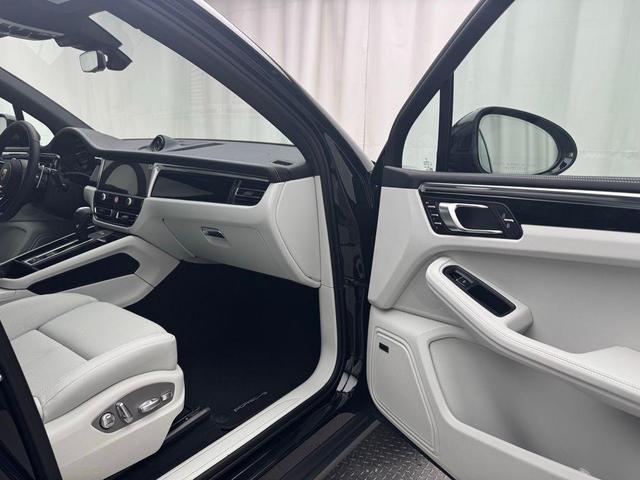 Photo of 2025 Black Porsche Macan