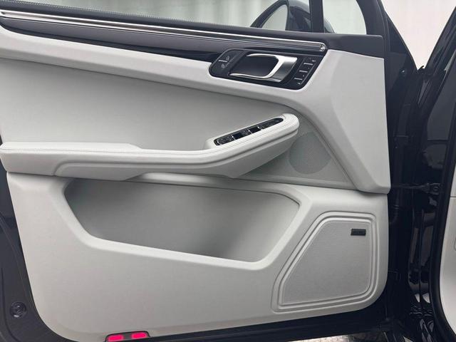 Photo of 2025 Black Porsche Macan