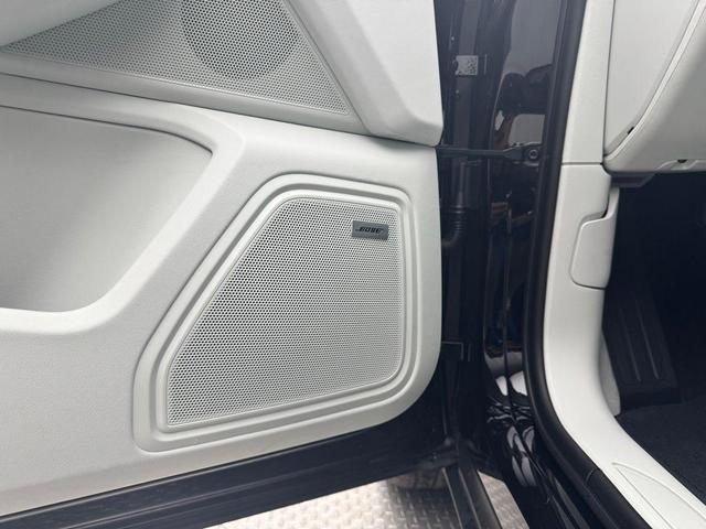 Photo of 2025 Black Porsche Macan