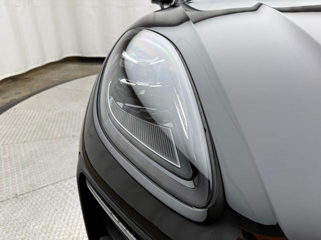 Photo of 2025 Black Porsche Macan