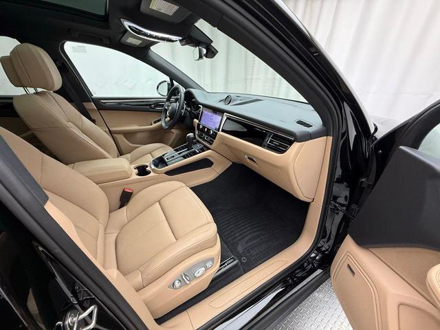 Photo of 2024 Black Porsche Macan
