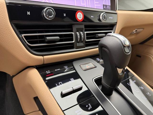 Photo of 2024 Black Porsche Macan
