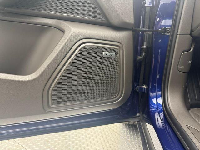 Photo of 2025 Blue Metallic Porsche Macan